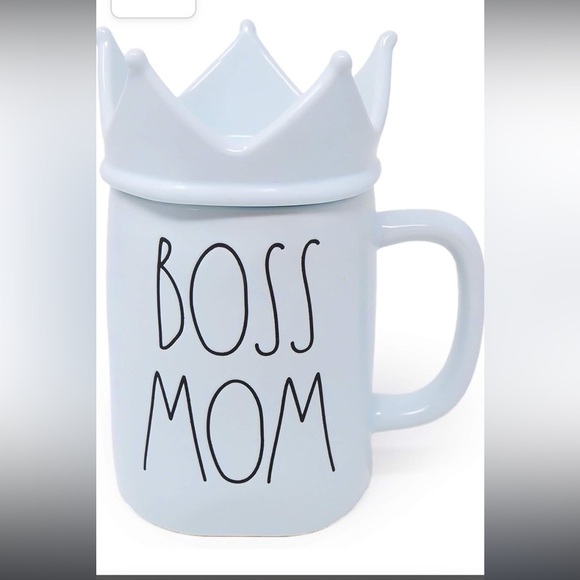 NWT Rae Dunn By Magenta BOSS MOM Light Blue Ceramic Mug With Crown Topper Lid - Picture 2 of 6